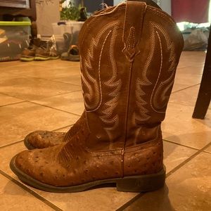 Big kids ROPER size 5 cowboy boots